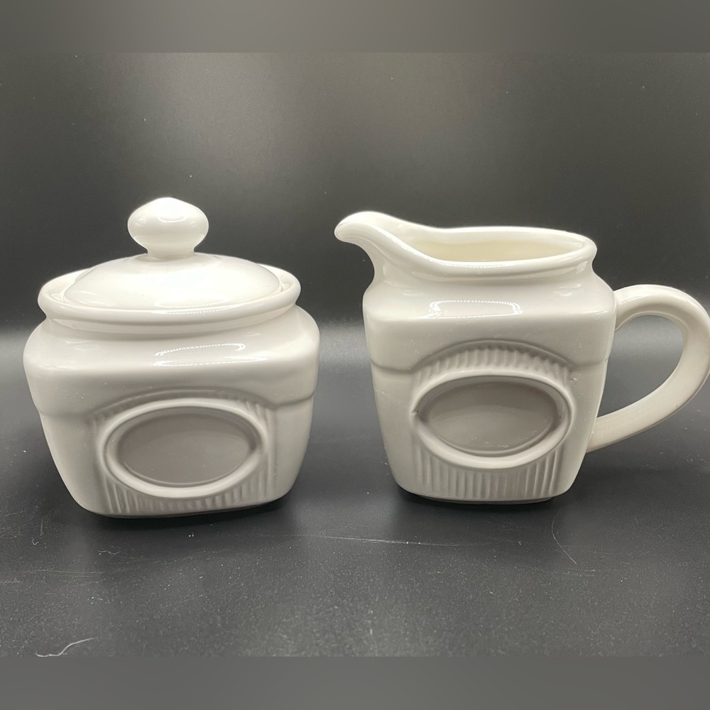 Amici ceramic Creamer and Sugar bowl duo. Wonderful pair in excellent condition